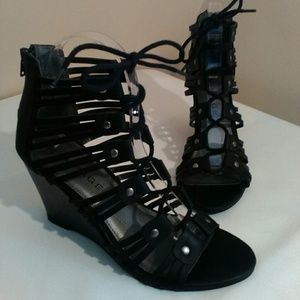 NWOT black wedge studded lace up sandal